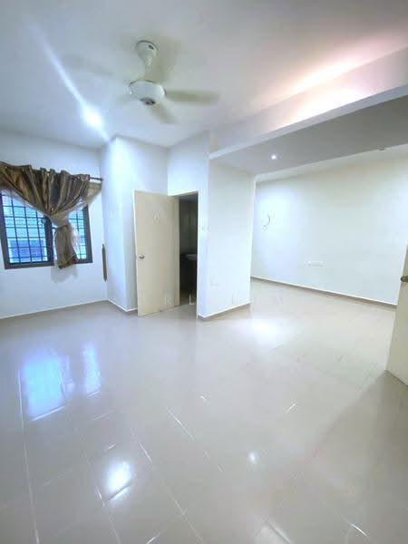 2-storey Terraced House for Sale in Taman Mount Austin (Tebrau) - Karl Lim - Living Room - PropertyGuru.com.my