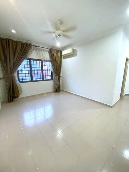 2-storey Terraced House for Sale in Taman Mount Austin (Tebrau) - Karl Lim - Living Room - PropertyGuru.com.my