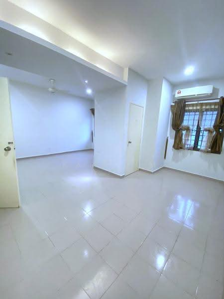 2-storey Terraced House for Sale in Taman Mount Austin (Tebrau) - Karl Lim - Living Room - PropertyGuru.com.my