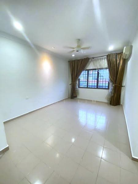 2-storey Terraced House for Sale in Taman Mount Austin (Tebrau) - Karl Lim - Living Room - PropertyGuru.com.my