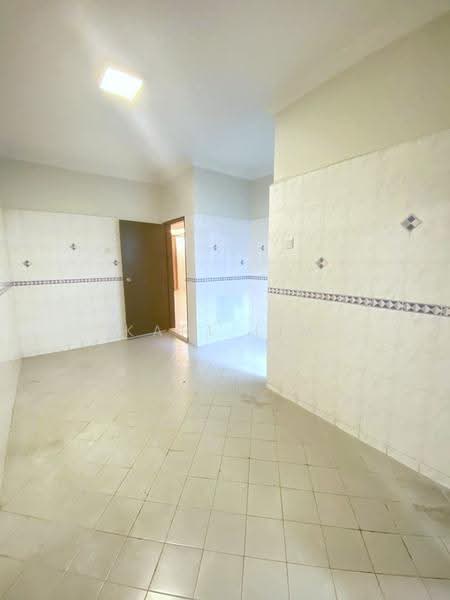 2-storey Terraced House for Sale in Taman Mount Austin (Tebrau) - Karl Lim - Kitchen - PropertyGuru.com.my