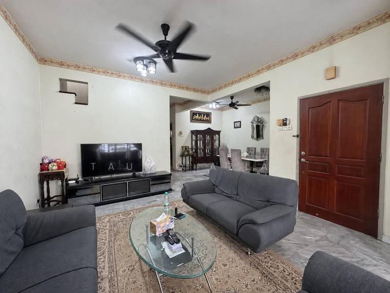 2-storey Terraced House for Sale in Usj 17 (Subang Jaya) - Taufiq Azlan - Living Room - PropertyGuru.com.my
