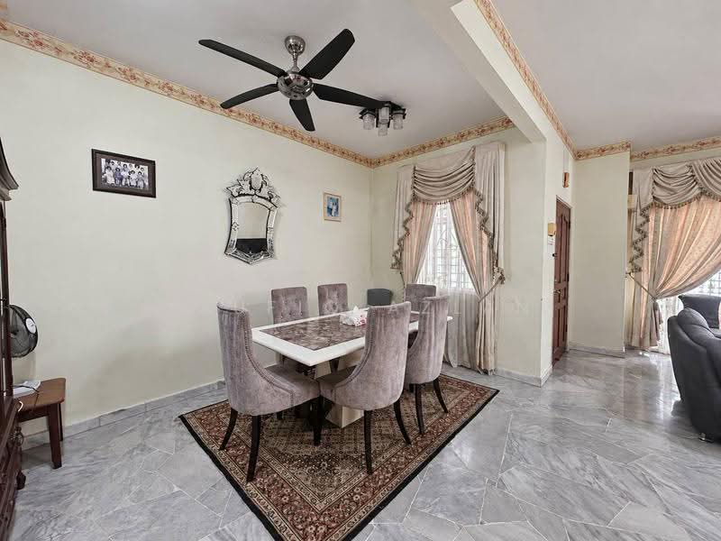 2-storey Terraced House for Sale in Usj 17 (Subang Jaya) - Taufiq Azlan - Dining Room - PropertyGuru.com.my