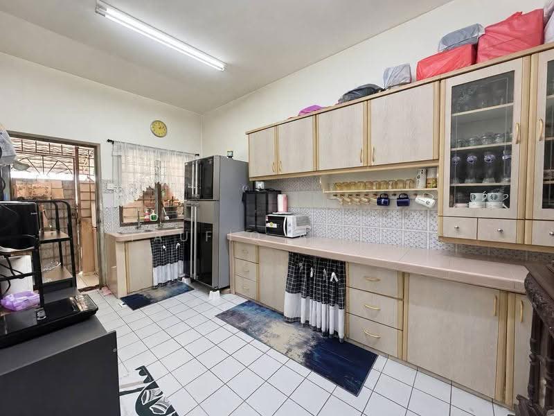 2-storey Terraced House for Sale in Usj 17 (Subang Jaya) - Taufiq Azlan - Kitchen - PropertyGuru.com.my