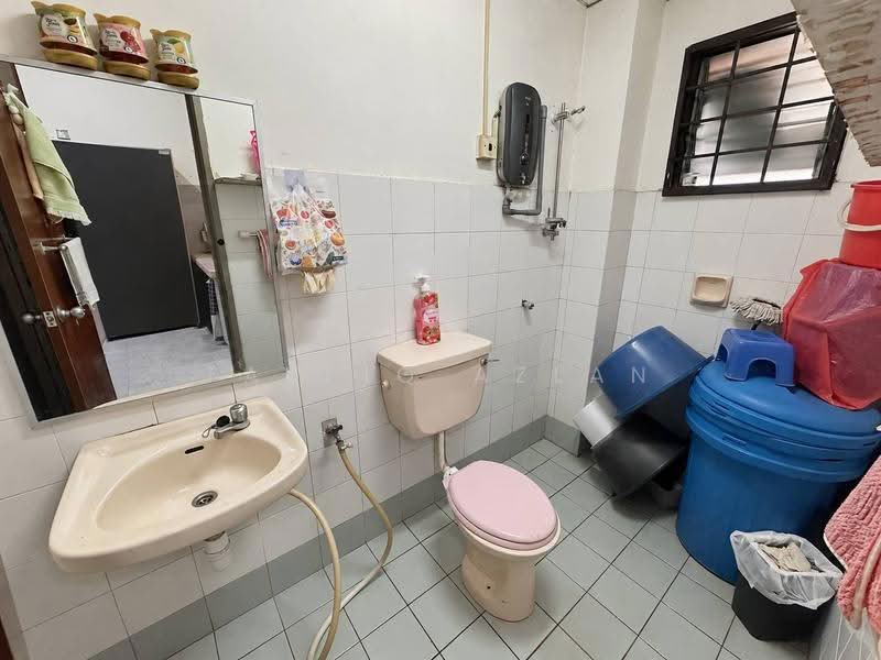 2-storey Terraced House for Sale in Usj 17 (Subang Jaya) - Taufiq Azlan - Bathroom - PropertyGuru.com.my