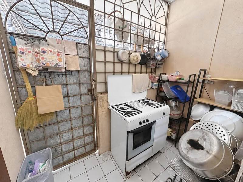 2-storey Terraced House for Sale in Usj 17 (Subang Jaya) - Taufiq Azlan - Kitchen - PropertyGuru.com.my