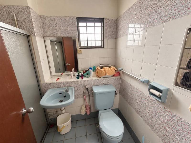 2-storey Terraced House for Sale in Usj 17 (Subang Jaya) - Taufiq Azlan - Bathroom - PropertyGuru.com.my