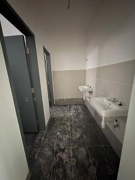Shop / Office for Rent in Bandar Baru Permas Jaya (Permas Jaya) - Celine Chai - Bathroom - PropertyGuru.com.my
