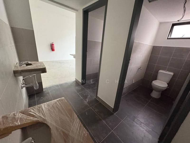 Shop / Office for Rent in Bandar Baru Permas Jaya (Permas Jaya) - Celine Chai - Bathroom - PropertyGuru.com.my