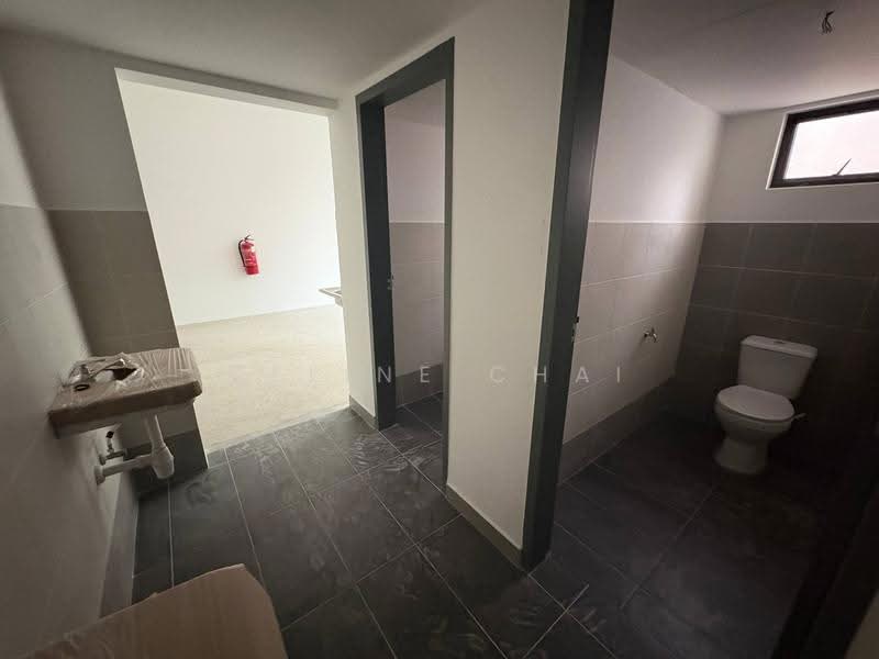 Shop / Office for Rent in Bandar Baru Permas Jaya (Permas Jaya) - Celine Chai - Bathroom - PropertyGuru.com.my