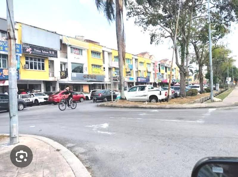 Shop for Rent in Taman Bukit Serdang (Seri Kembangan) - Brandon Yee - Exterior - PropertyGuru.com.my