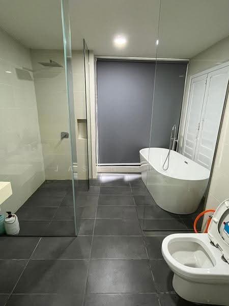 Kediaman Servis untuk Dijual di Southkey Mosaic - Jason Sim - Bathroom - PropertyGuru.com.my