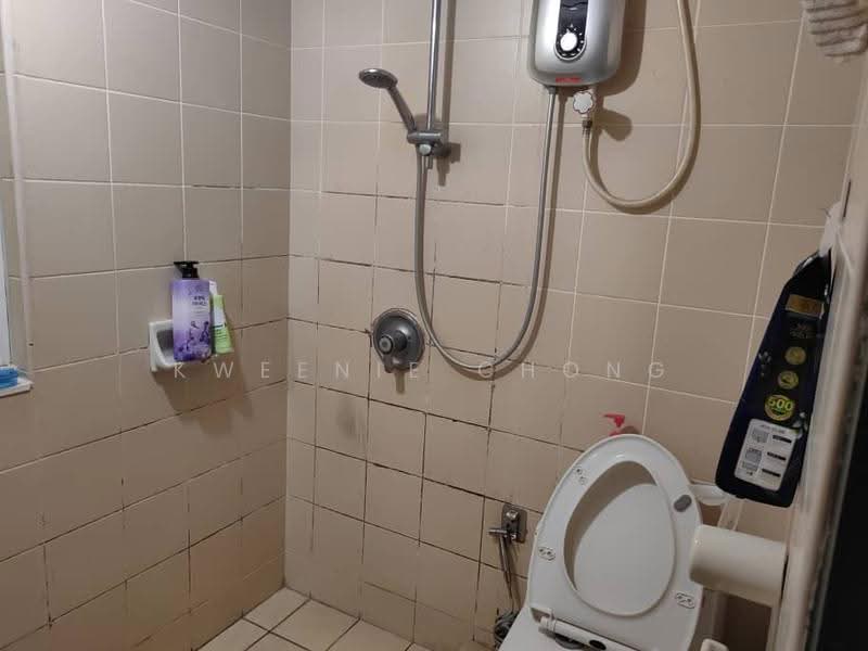 Condominium for Sale at 1A Stonor - Kweenie Chong - Bathroom - PropertyGuru.com.my