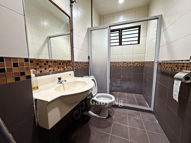 Rumah Berkembar untuk Dijual di Sungai Long (Bandar Sungai Long) - Gaby Ng - Bathroom - PropertyGuru.com.my