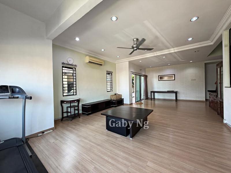 Rumah Berkembar untuk Dijual di Sungai Long (Bandar Sungai Long) - Gaby Ng - Living Room - PropertyGuru.com.my
