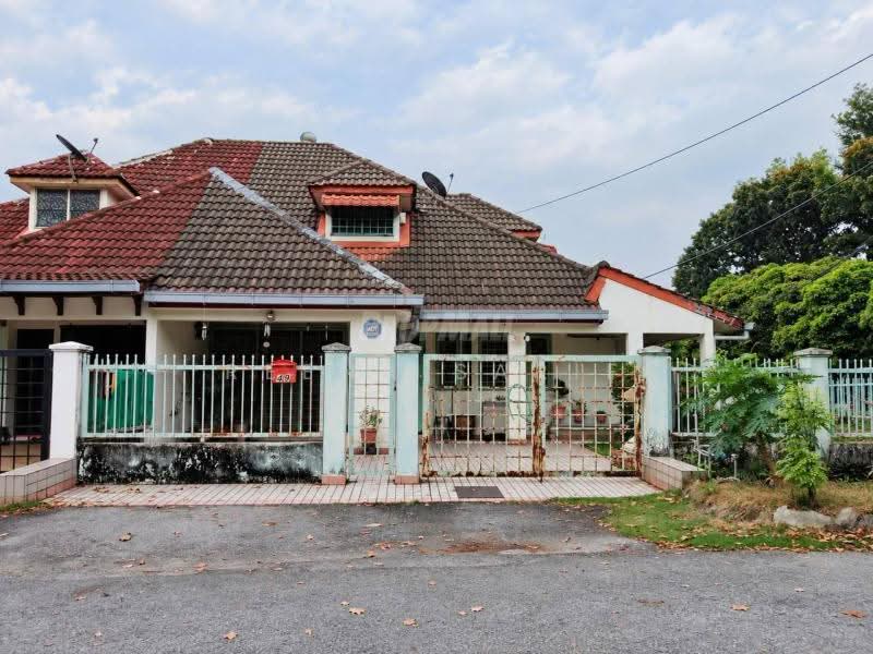 1.5-storey Terraced House for Sale in Usj 2 (Subang Jaya) - Reena Sarif - Exterior - PropertyGuru.com.my