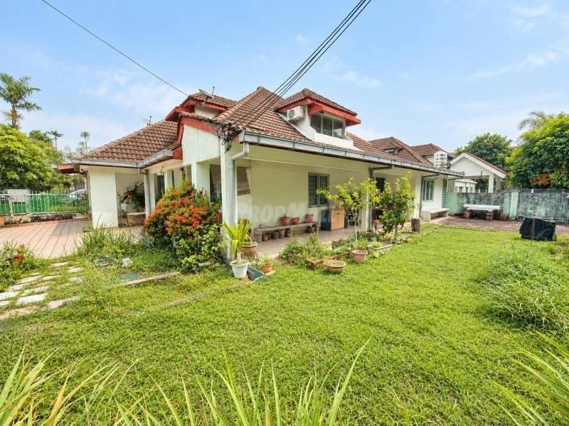 1.5-storey Terraced House for Sale in Usj 2 (Subang Jaya) - Reena Sarif - Exterior - PropertyGuru.com.my