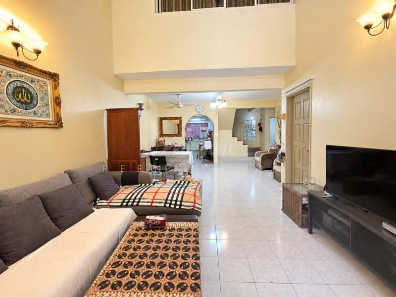 1.5-storey Terraced House for Sale in Usj 2 (Subang Jaya) - Reena Sarif - Living Room - PropertyGuru.com.my