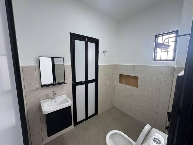 Rumah Teres 2-Tingkat untuk Dijual di Taman Subang Permai (Subang Jaya) - Hana Zaini - Bathroom - PropertyGuru.com.my