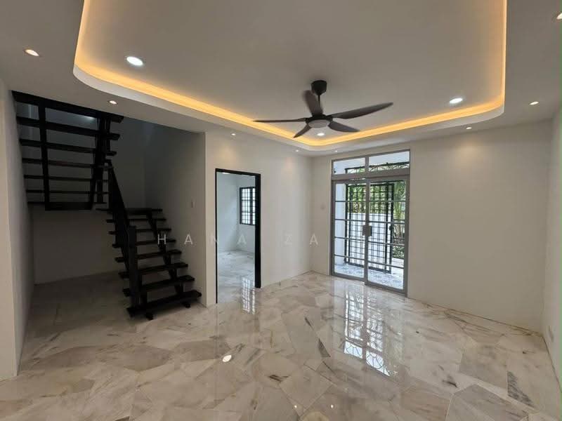 Rumah Teres 2-Tingkat untuk Dijual di Taman Subang Permai (Subang Jaya) - Hana Zaini - Living Room - PropertyGuru.com.my