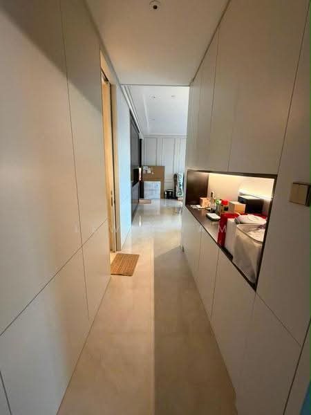 Kediaman Servis untuk Dijual di Pavilion Suites - Lewis Tam - Corridor - PropertyGuru.com.my