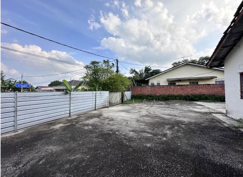 Semi-Detached House for Rent in Taman Senai Baru (Senai) - Thea Lai - Exterior - PropertyGuru.com.my