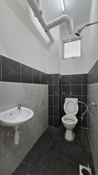 Rumah Flat untuk Disewa di Taman Kempas Indah, Johor Bahru - Ivan Ong - Bathroom - PropertyGuru.com.my