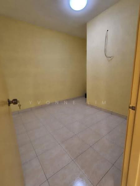 Kediaman Servis untuk Dijual di Nusa Bestari Shoplot Apartment - Yvonne Lim - Interior - PropertyGuru.com.my