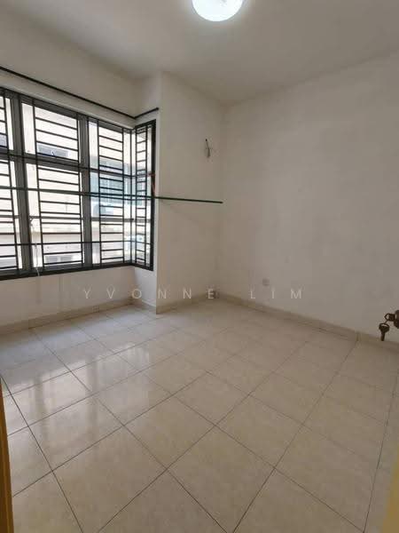 Kediaman Servis untuk Dijual di Nusa Bestari Shoplot Apartment - Yvonne Lim - Interior - PropertyGuru.com.my