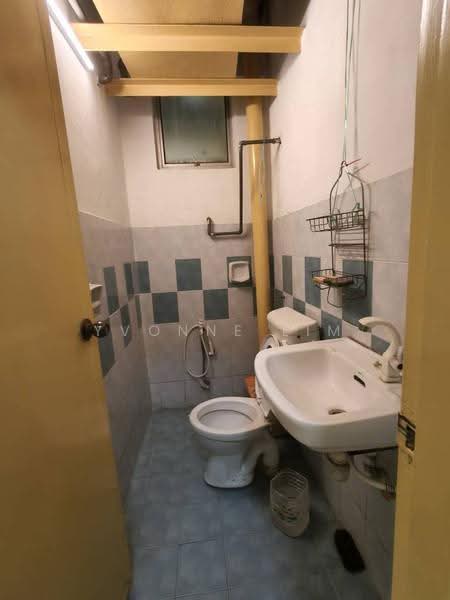 Kediaman Servis untuk Dijual di Nusa Bestari Shoplot Apartment - Yvonne Lim - Bathroom - PropertyGuru.com.my