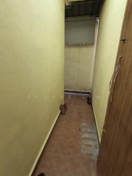 Kediaman Servis untuk Dijual di Nusa Bestari Shoplot Apartment - Yvonne Lim - Corridor - PropertyGuru.com.my
