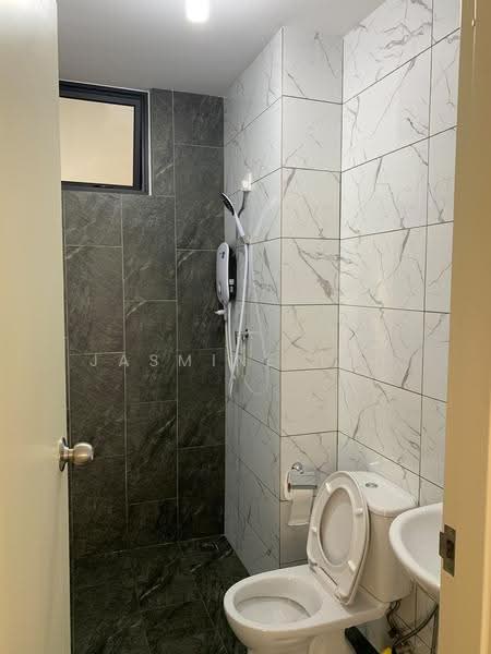 Kondominium untuk Disewa di Glisten Hill @ Juru - Jasmine Teh - Bathroom - PropertyGuru.com.my
