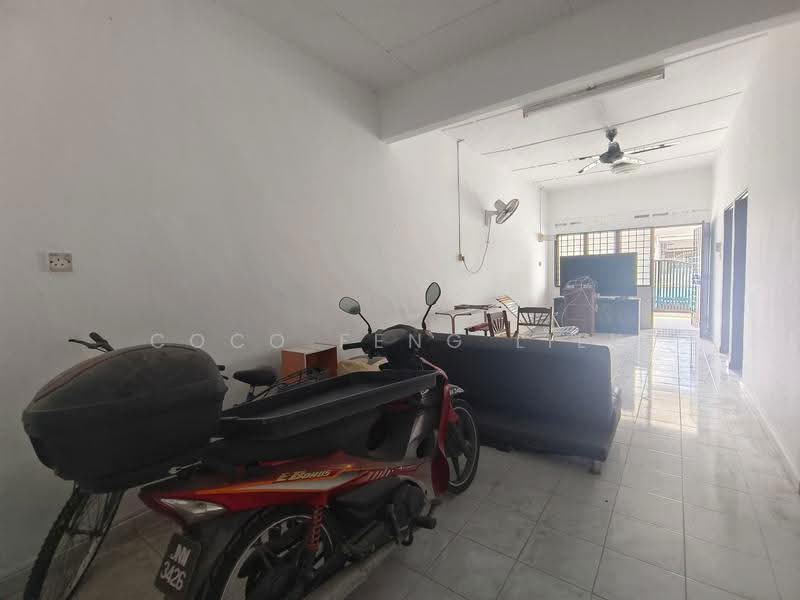 Rumah Teres 1-Tingkat untuk Dijual di Taman Universiti (Skudai) - Coco Feng Lily - Living Room - PropertyGuru.com.my