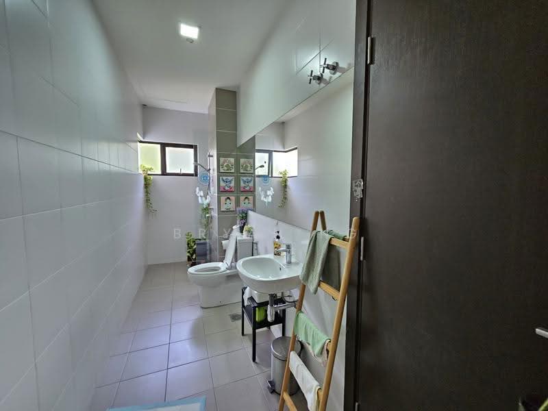Rumah Berkembar untuk Dijual di Jade Hills (Kajang) - Bryan Ng - Bathroom - PropertyGuru.com.my