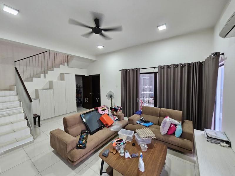 Rumah Berkembar untuk Dijual di Jade Hills (Kajang) - Bryan Ng - Living Room - PropertyGuru.com.my
