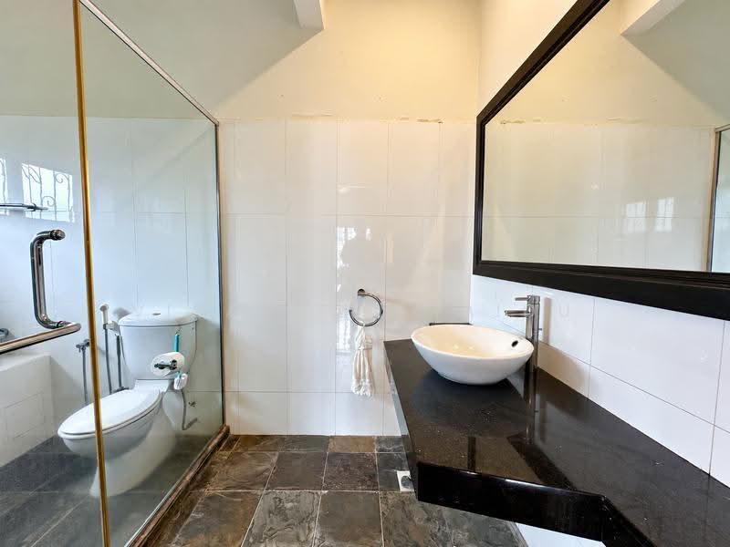 Bungalow House for Sale in Rawang (Selangor) - Visaghan Naidu - Bathroom - PropertyGuru.com.my