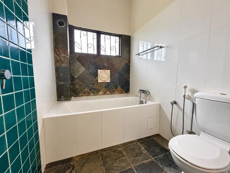 Bungalow House for Sale in Rawang (Selangor) - Visaghan Naidu - Bathroom - PropertyGuru.com.my