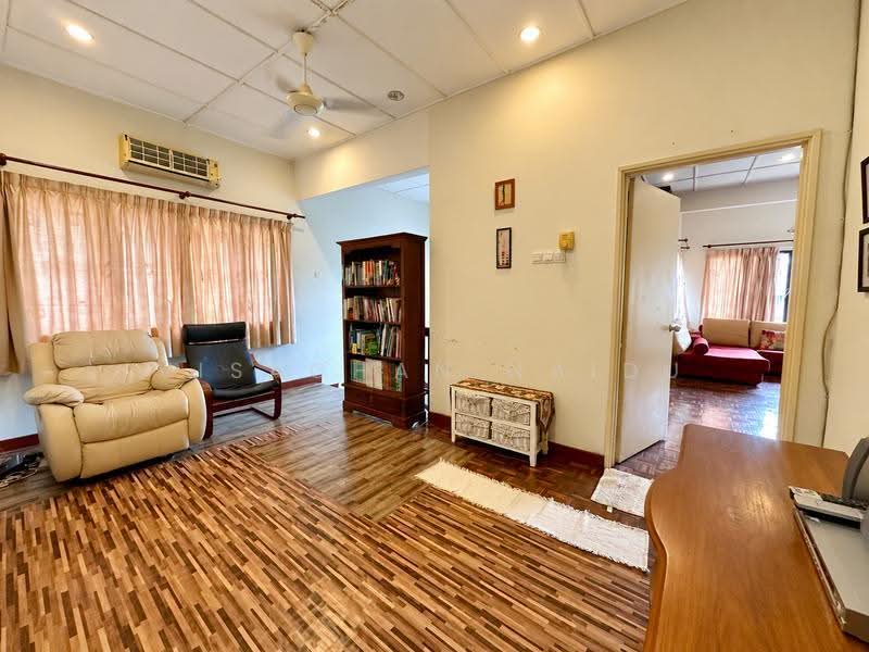 Bungalow House for Sale in Rawang (Selangor) - Visaghan Naidu - Living Room - PropertyGuru.com.my