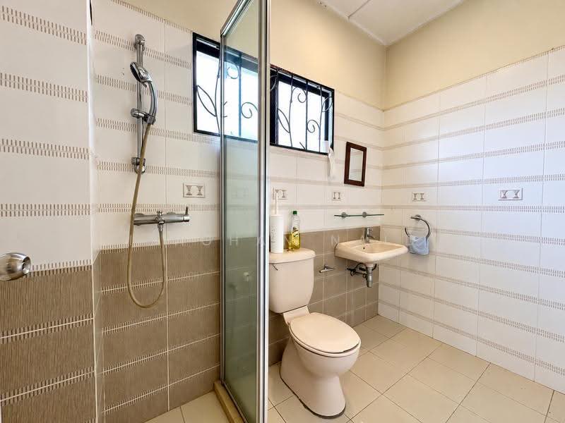 Bungalow House for Sale in Rawang (Selangor) - Visaghan Naidu - Bathroom - PropertyGuru.com.my