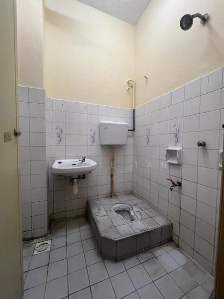 2-storey Terraced House for Sale in Usj 13 (Subang Jaya) - Feinie Tan - Bathroom - PropertyGuru.com.my