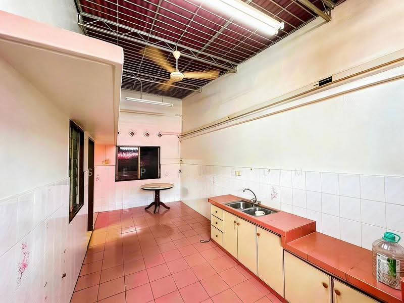 1-storey Terraced House for Sale in Jelutong (Penang) - Stephanie Lim - Kitchen - PropertyGuru.com.my
