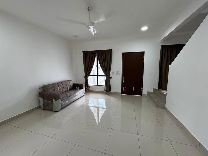 2-storey Terraced House for Rent in Seremban (Negeri Sembilan) - Ding Jodie - Living Room - PropertyGuru.com.my