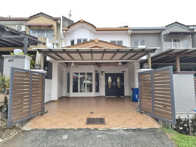 2-storey Terraced House for Sale in Taman Puncak Jalil (Seri Kembangan) - Azli Ibrahim - Exterior - PropertyGuru.com.my