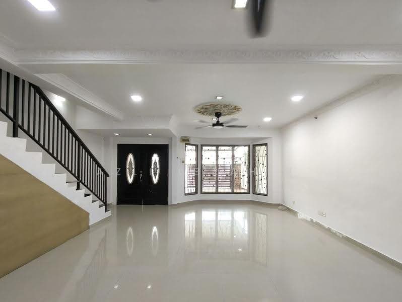 2-storey Terraced House for Sale in Taman Puncak Jalil (Seri Kembangan) - Azli Ibrahim - Living Room - PropertyGuru.com.my