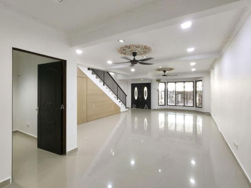 2-storey Terraced House for Sale in Taman Puncak Jalil (Seri Kembangan) - Azli Ibrahim - Living Room - PropertyGuru.com.my