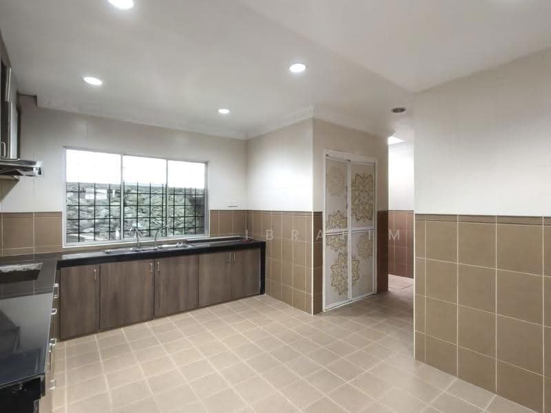 2-storey Terraced House for Sale in Taman Puncak Jalil (Seri Kembangan) - Azli Ibrahim - Kitchen - PropertyGuru.com.my