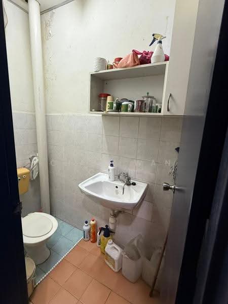 Terrace Factory for Sale in Kawasan Perindustrian Mount Austin (Tebrau) - Chang Wan Chin - Bathroom - PropertyGuru.com.my