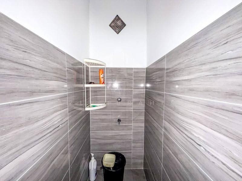 2-storey Terraced House for Sale in Taman Kantan Permai (Kajang) - Azli Ibrahim - Bathroom - PropertyGuru.com.my
