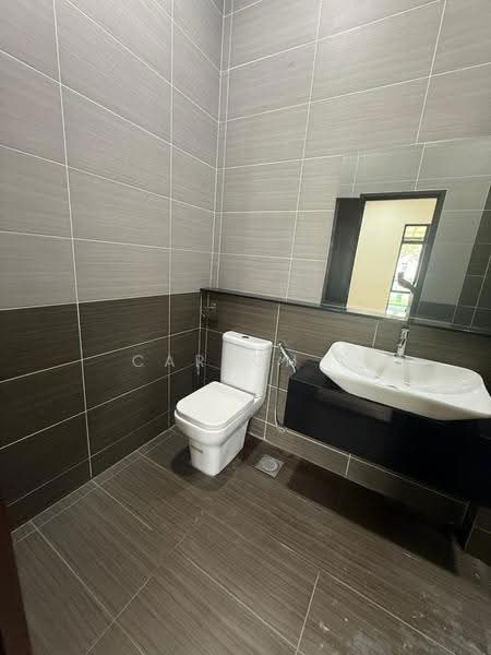 Semi-Detached House for Sale in Taman Gaya (Ulu Tiram) - Carson . - Bathroom - PropertyGuru.com.my