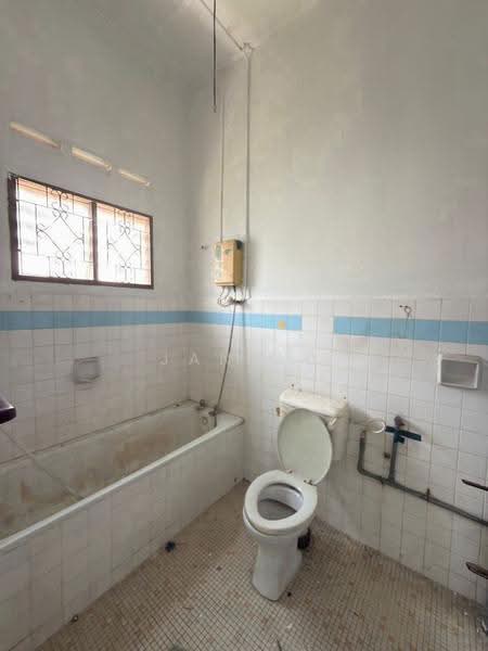 Semi-Detached House for Sale in Taman Sentosa (Johor Bahru) - JAN AU - Bathroom - PropertyGuru.com.my